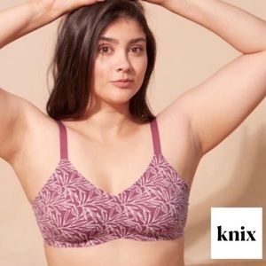 Knix Evolution padded V-neck bra. 🩷